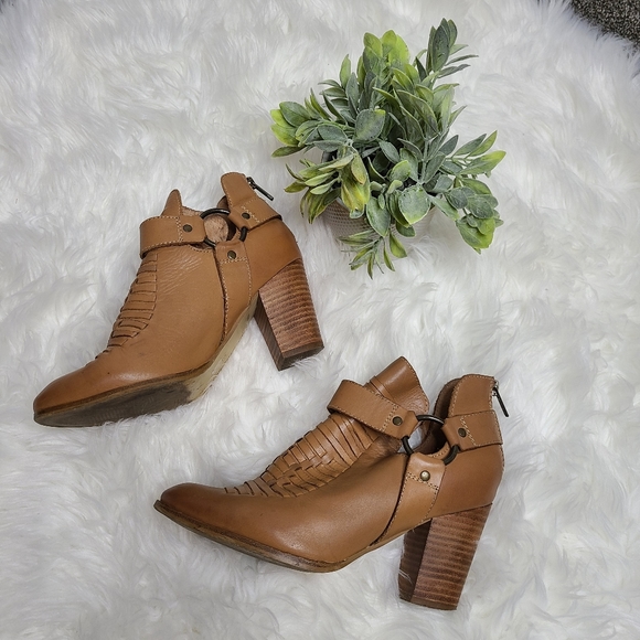 Anthropologie Shoes - Anthropologie Seychelles Impossible Bootie